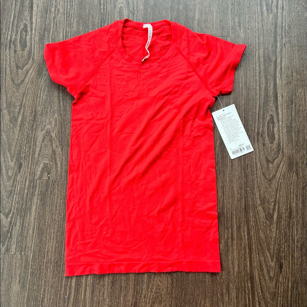 *SOLD* NWT Lululemon Swiftly Tech Tee SZ 6
